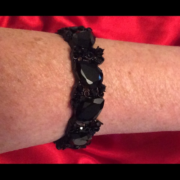 Vine Designed Bracelet. - Picture 3 of 5